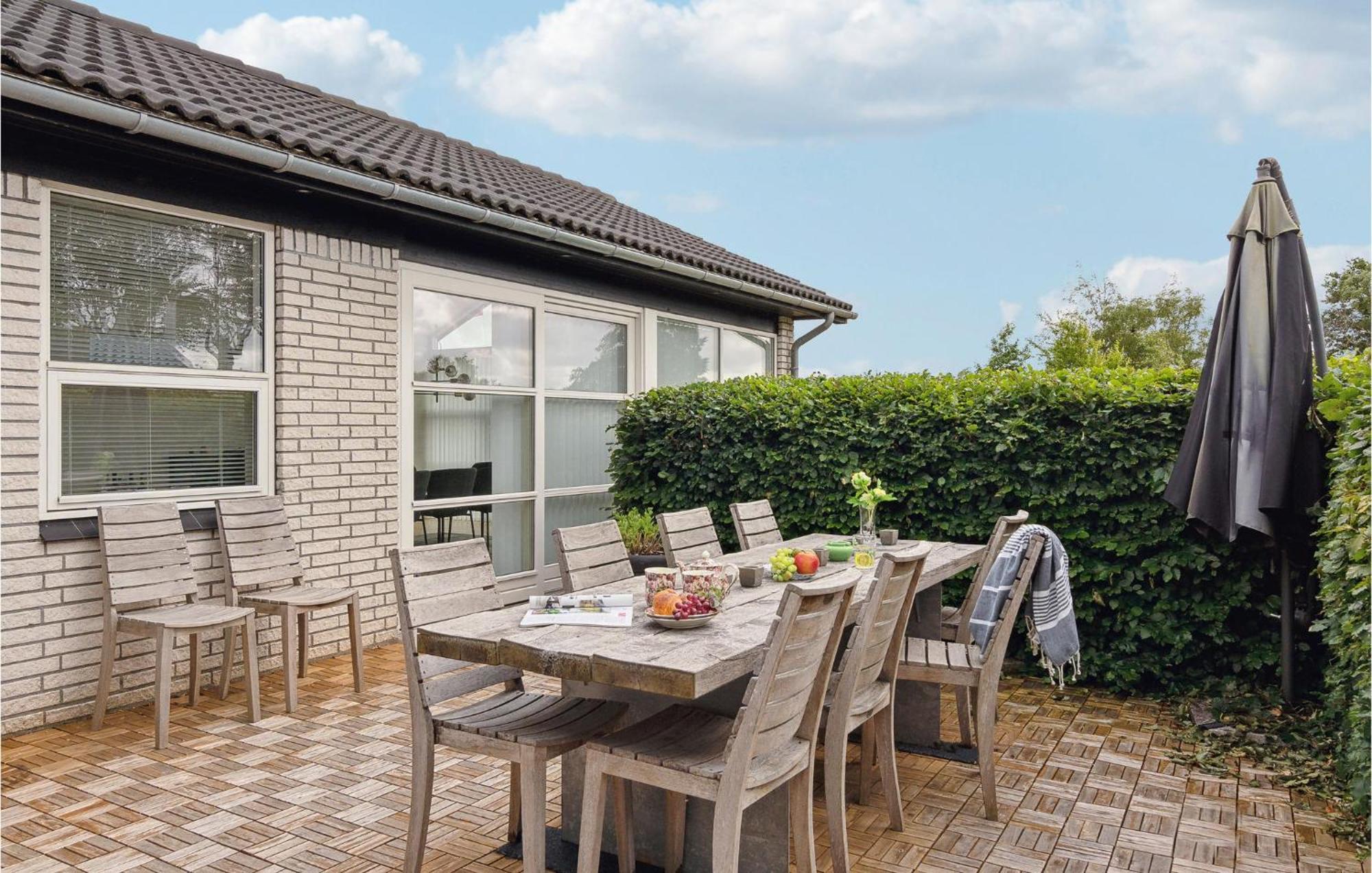 Gorgeous Home In Sunds With Kitchen Exteriör bild