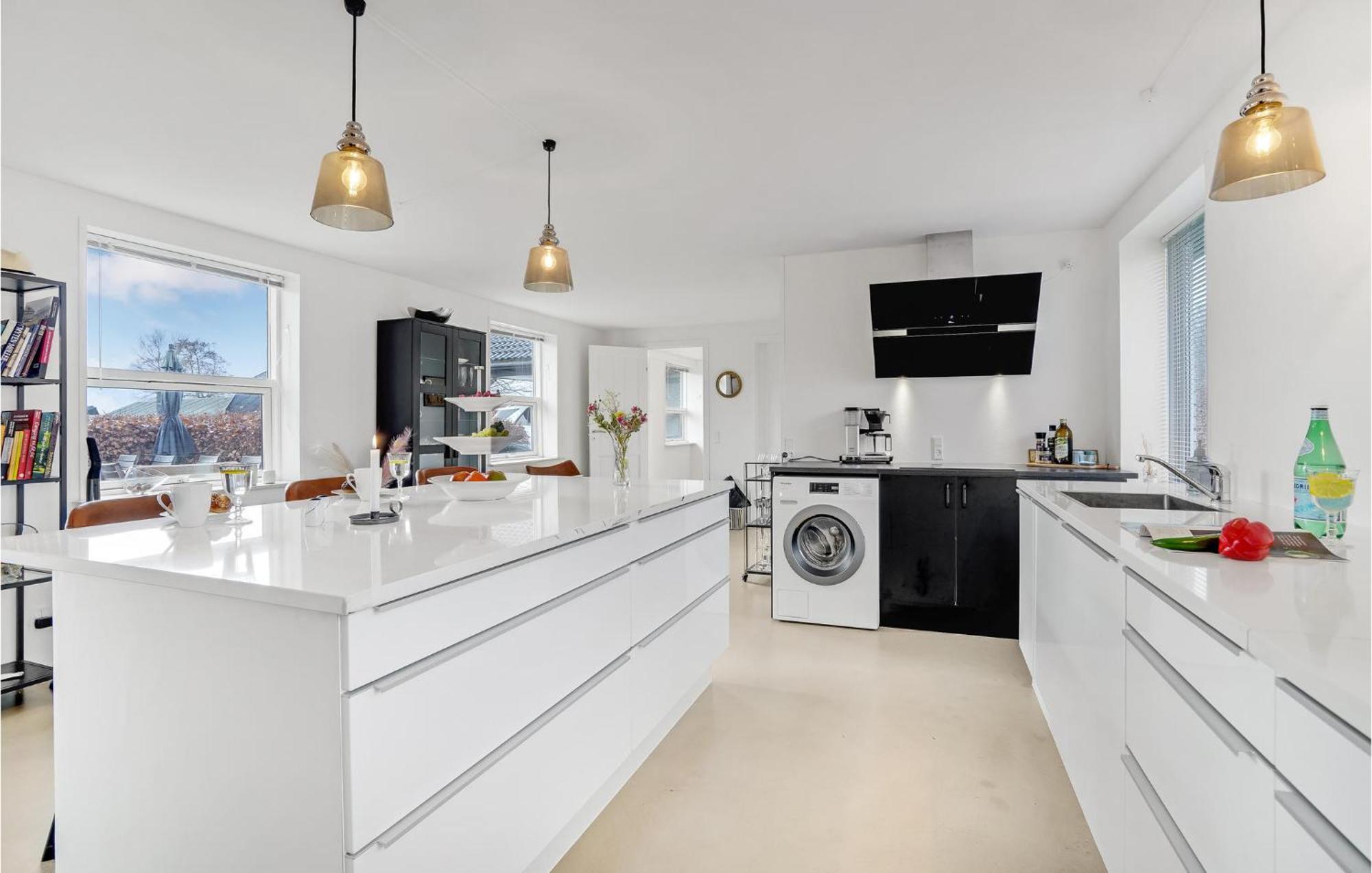 Gorgeous Home In Sunds With Kitchen Exteriör bild